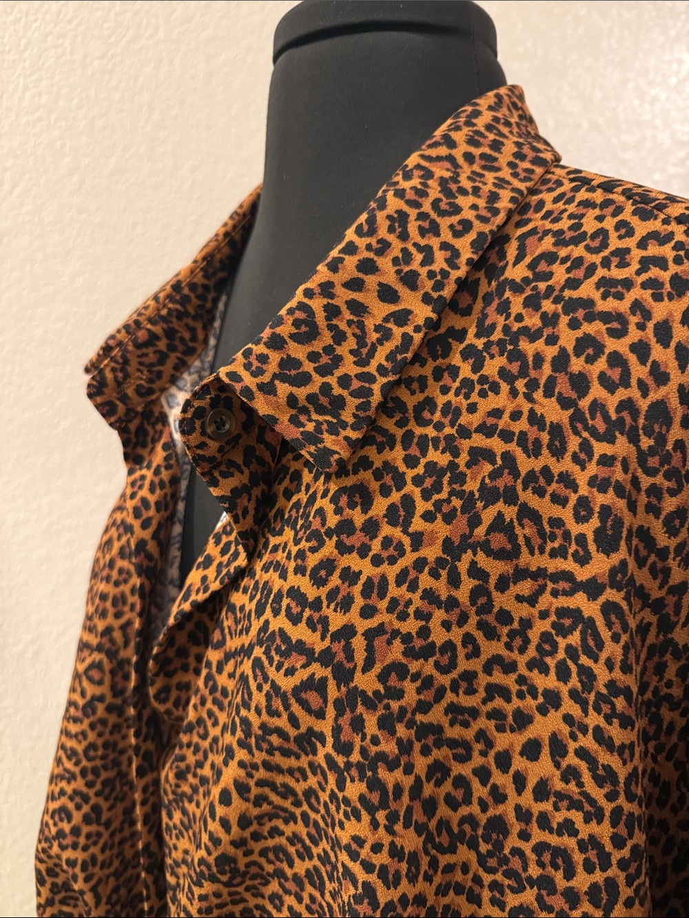 SHEIN CURVE Brown Leopard Print Tie-Front Button Down Shirt - Picture 2 of 7